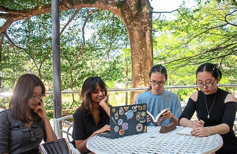  Voices of Malaysia: Explorations in Social Justice and Political Transformation! A Symphony of Malaysian Voices